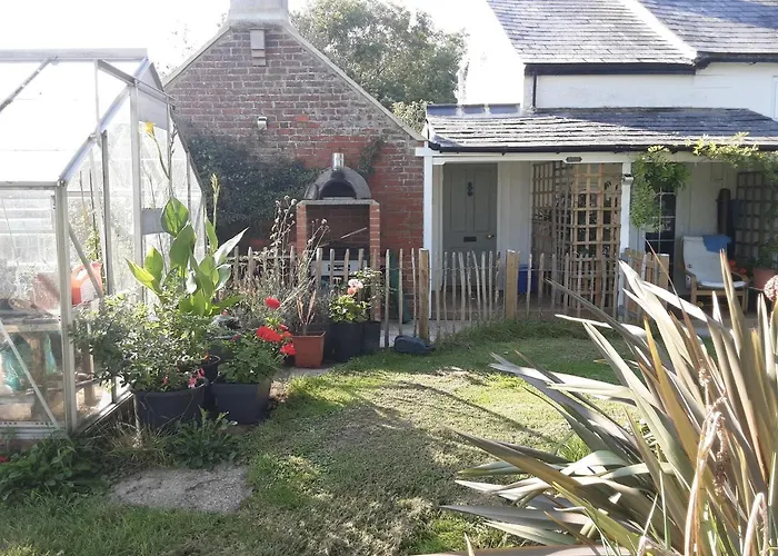 Tiny Cottage For Couples In The Countryside
