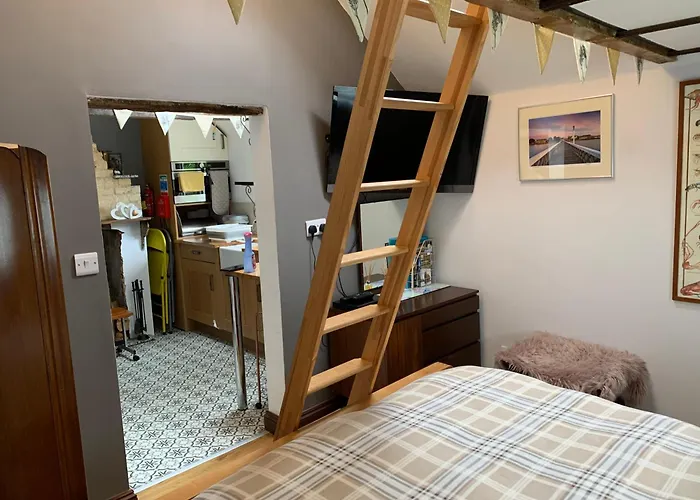 Tiny Cottage For Couples In The Countryside