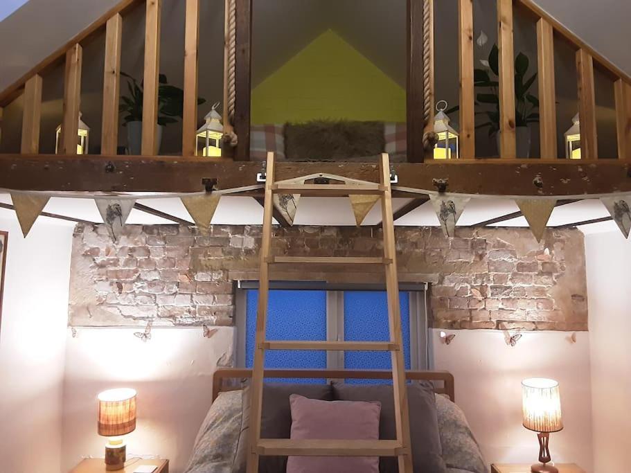 Tiny For Couples In The Countryside Shalfleet
